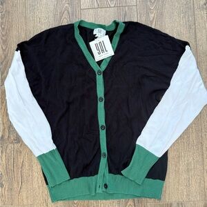 Womens Black and Green Sweater